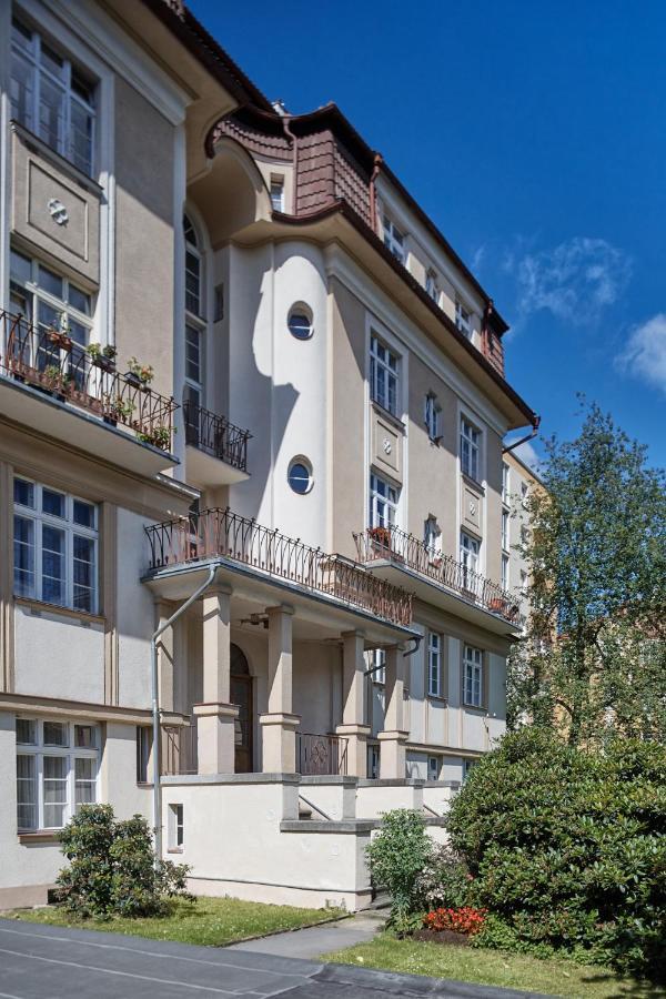 Villa Deluxe Apartments 卡罗维发利 外观 照片