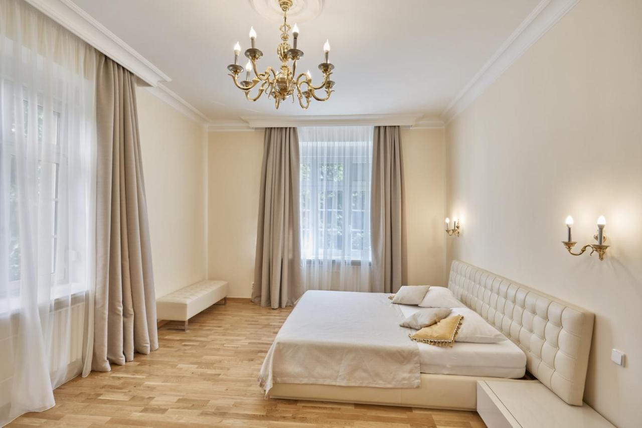 Villa Deluxe Apartments 卡罗维发利 外观 照片